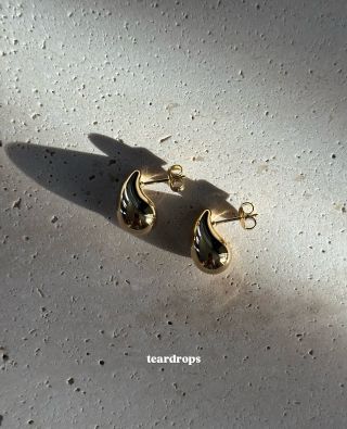 t i m e l e s s e a r r i n g s Hledáte dárek, který zaručeně potěší? Naše nadčasové minimalistické náušnice jsou volbou,...