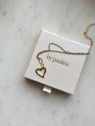 h e a r t Srdce ♥️ dárek, který mluví za vás! Jemné srdce na elegantním paper clip řetízku a náramek na saténové šňůrce v...