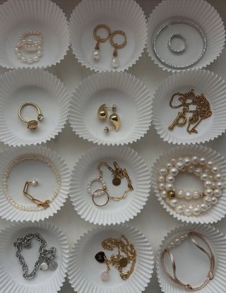 f r e s h l y b a k e d My už máme napečeno… 🍪👩🏼‍🍳✨ Naše ručně vyráběné šperky jsou připravené rozzářit každý okamžik 💫...