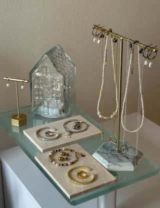 b y p a u l i n a o f f l i n e kde si můžete zakoupit naše šperky offline? V @satu_salon najdete spoustu našich...